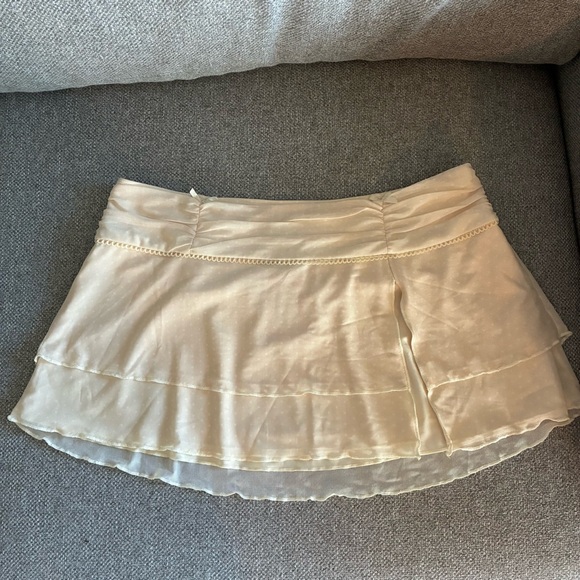 NWT Edikted Oceana Cream Mini Skirt with Slit Y2K Coquette Minimal Extra Large - Picture 2 of 9